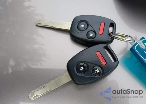 2013 Honda Fit z USA, uszkodzony, nr VIN JHMGE8H39DC052078